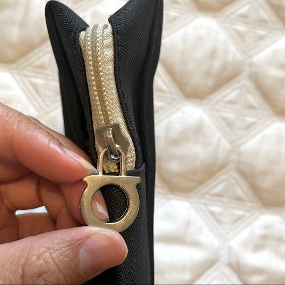 COPY - Salvatore Ferragamo Parfums Magnifica Pouch Bag - Picture 7 of 8